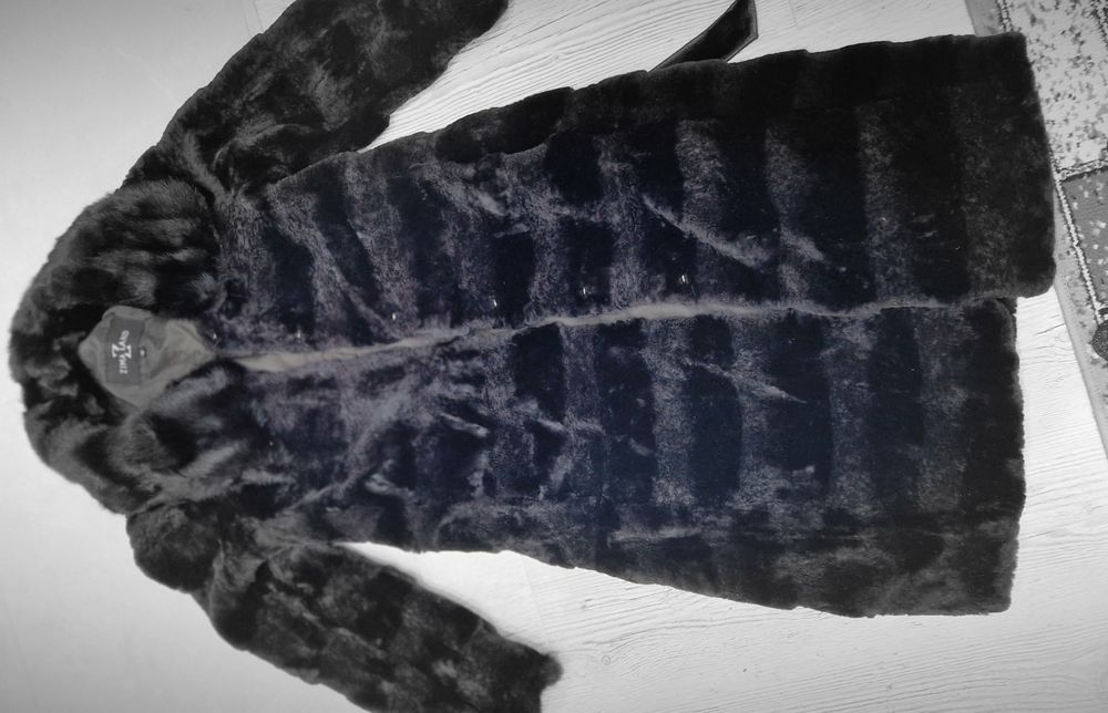 Цигейковая шуба  чёрного цвета