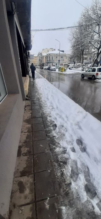 Отдава се под наем търговско помещение от 25кв до Стемо