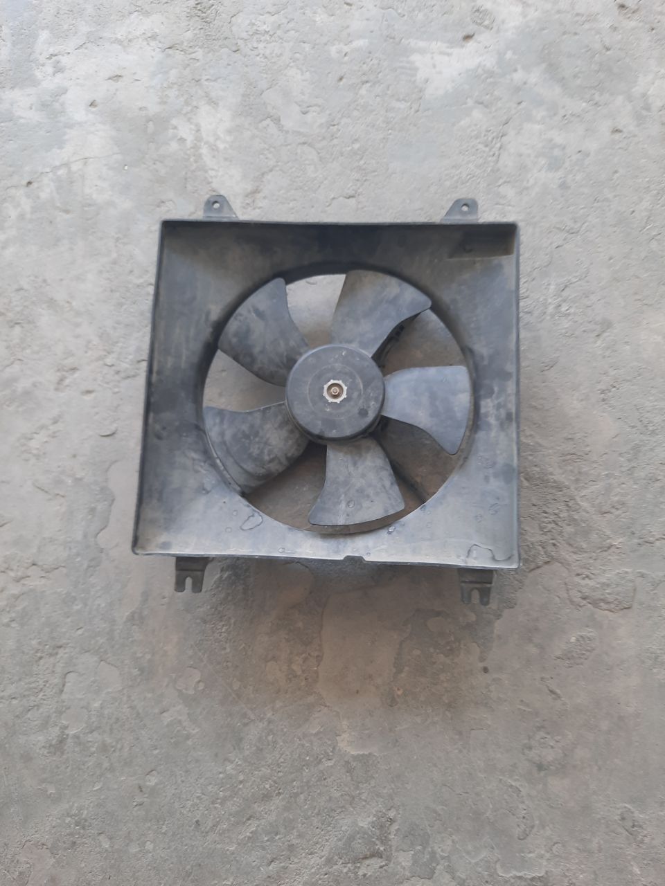 Ventilator yengil moshinaniki