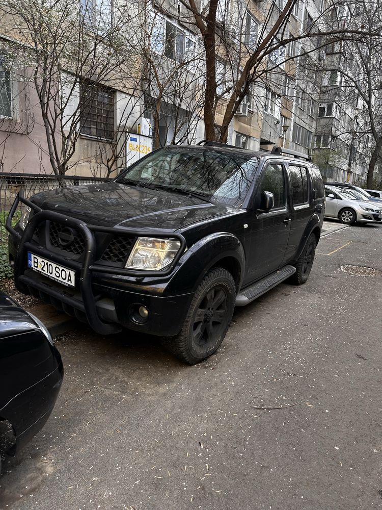 Nissan Pathfinder 7 locuri