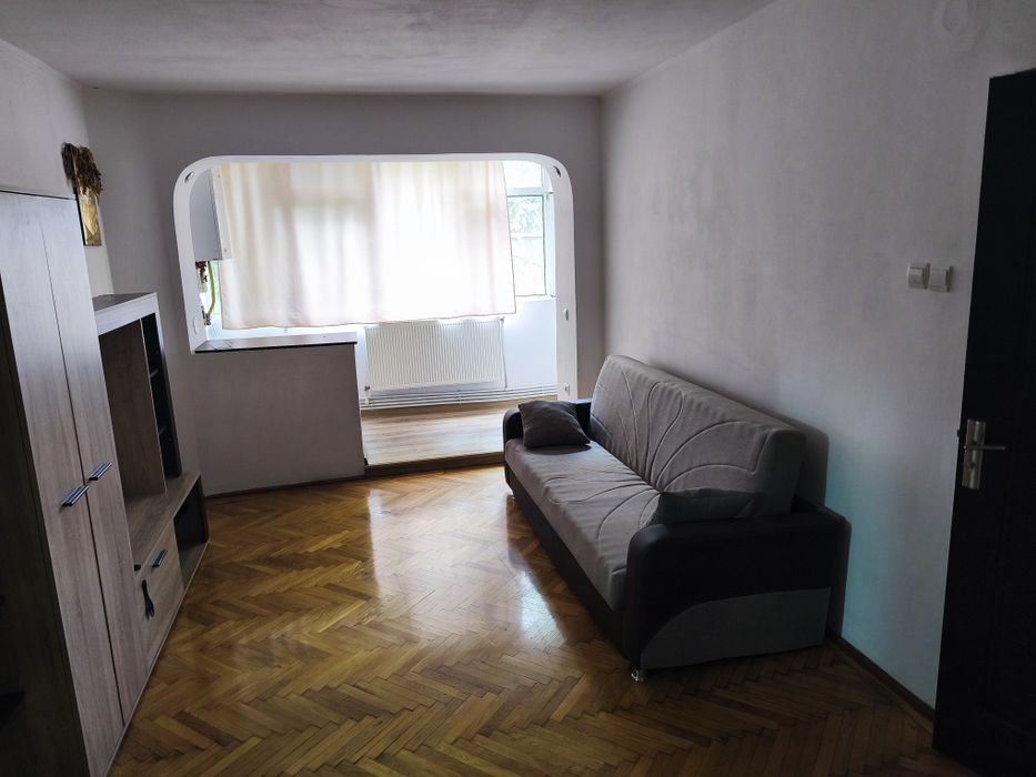 Închiriez apartament