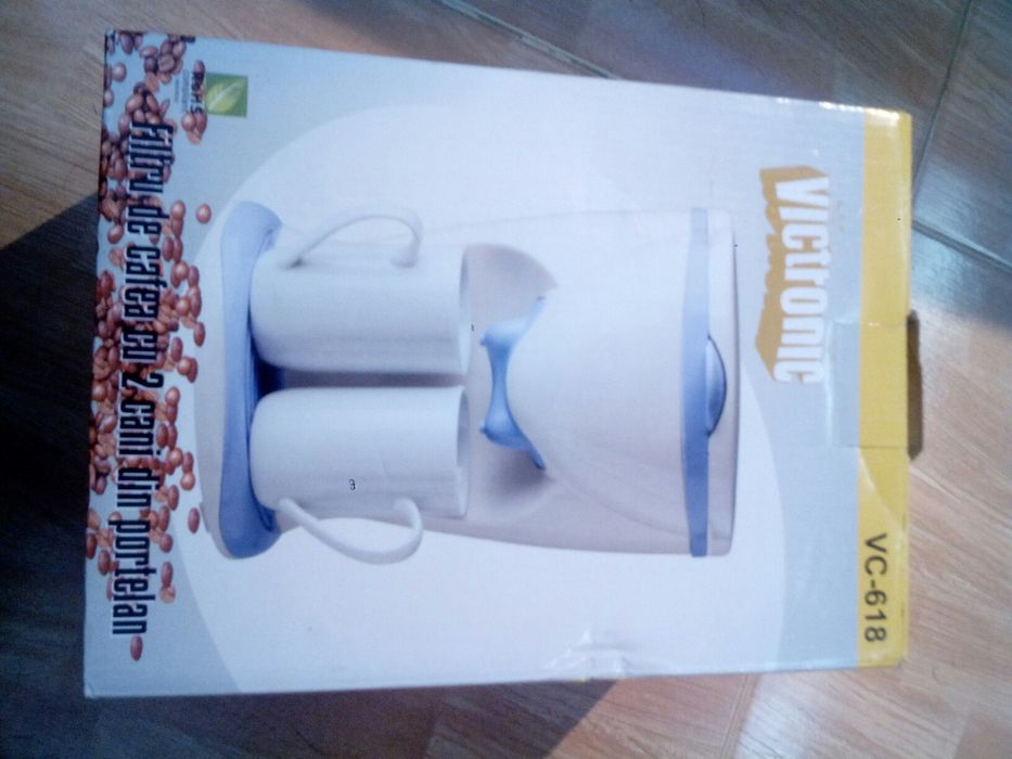 Filtru de cafea si ceai cu 2 cani din portelan, Nou