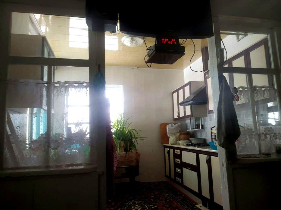 Продается дом на земельном участке.