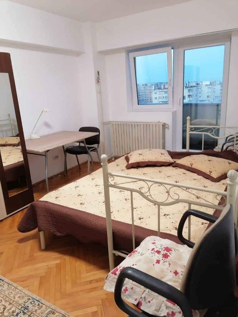 Închiriez apartament 3 camere
