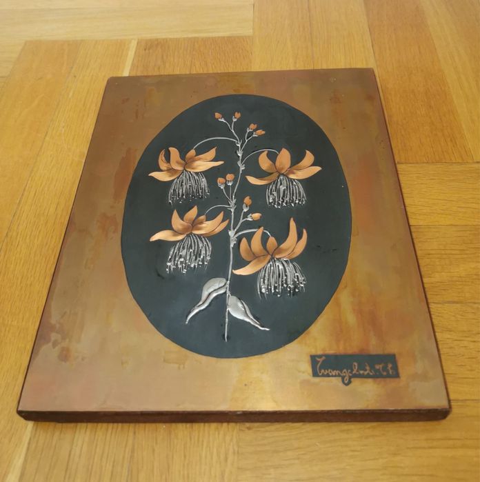 Антикварна картина от медно фолио авторско подписано изкуство на дърво