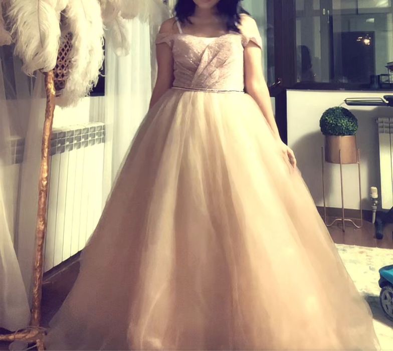 Платье с карсетом