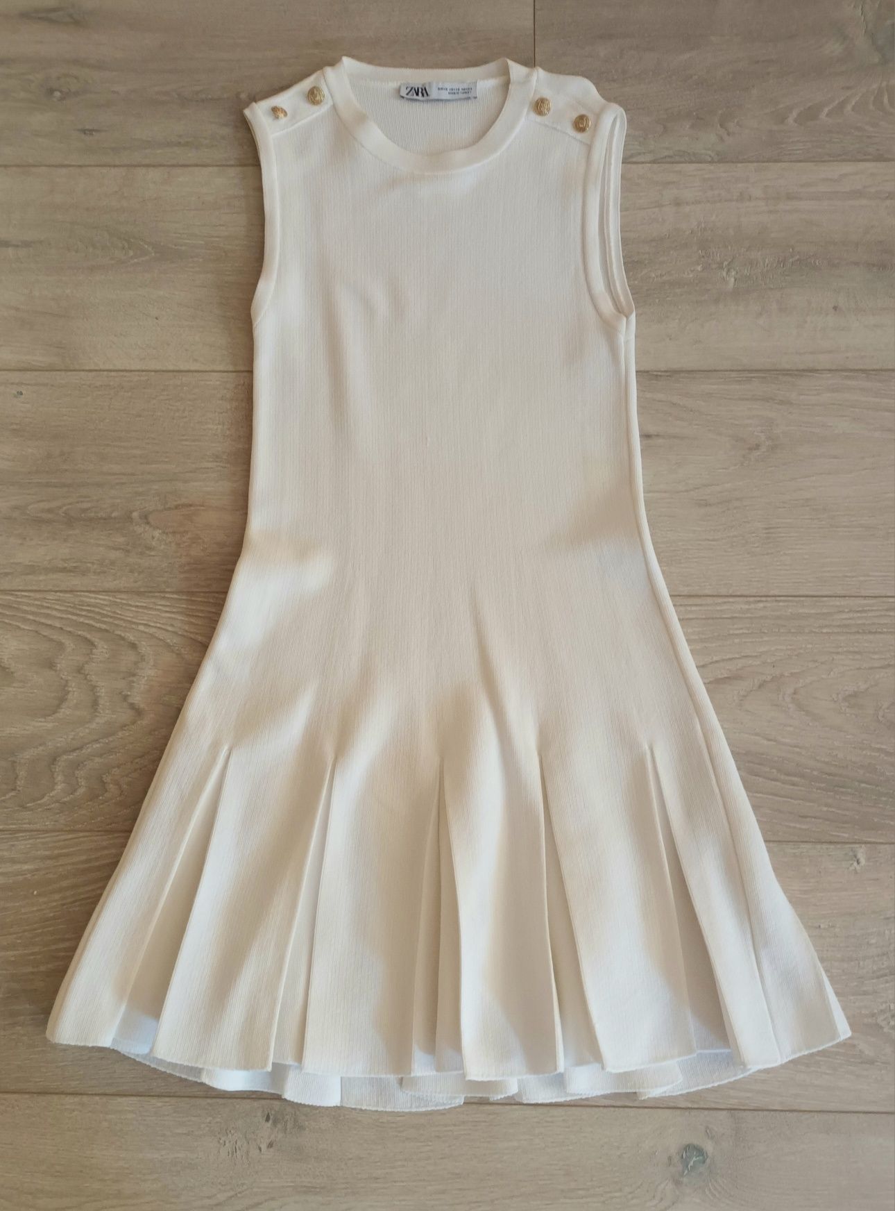 Къса рокля на Zara!