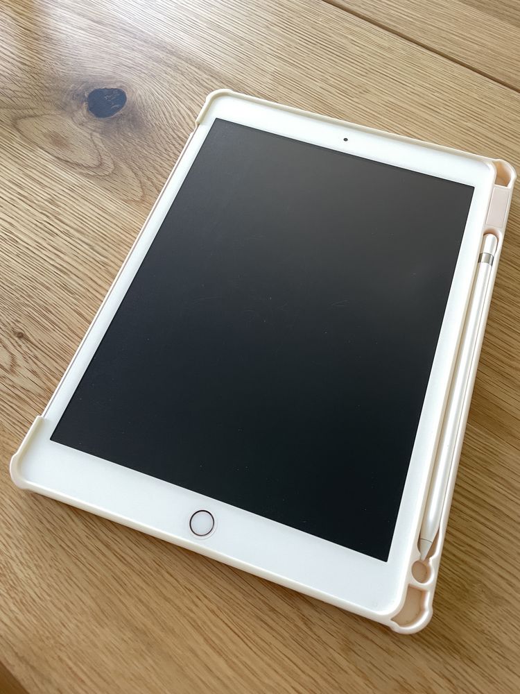 Таблет iPad 8th Gen 32 GB Wi-Fi Gold
