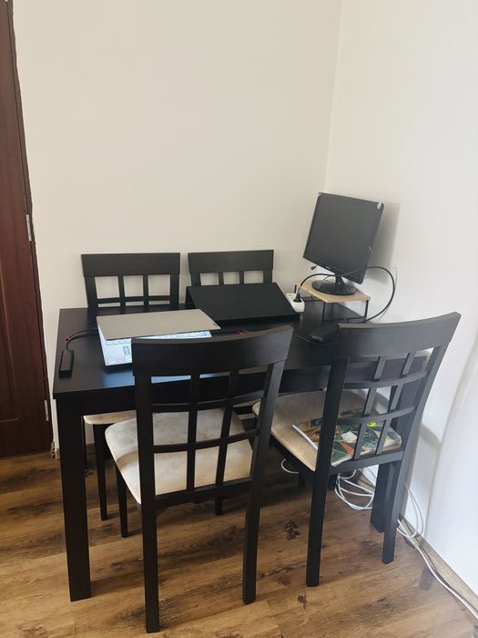 Vand masa 4 persoane cu scaune incluse