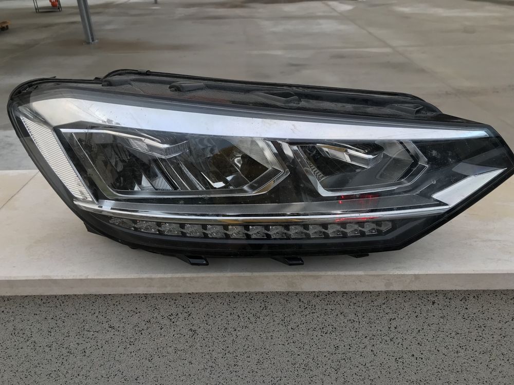 Десен фар за Туаран 2016-2023г.VW Touran