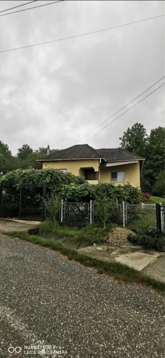 Vand casa la tara in comuna Slatioara jud Valcea langa Horezu