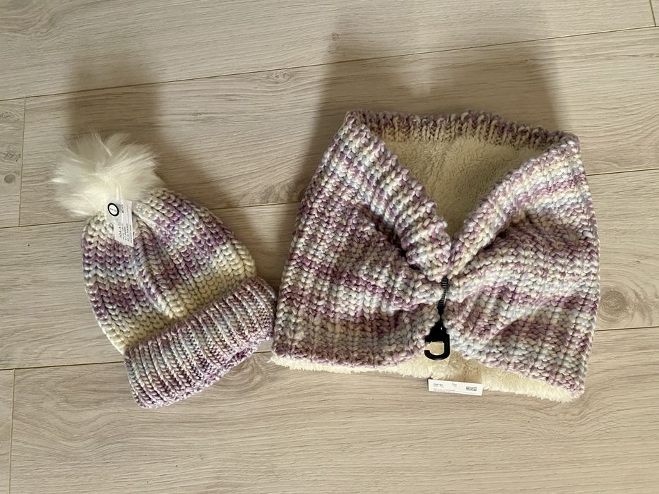 Set super pufos fete caciula si fular circular