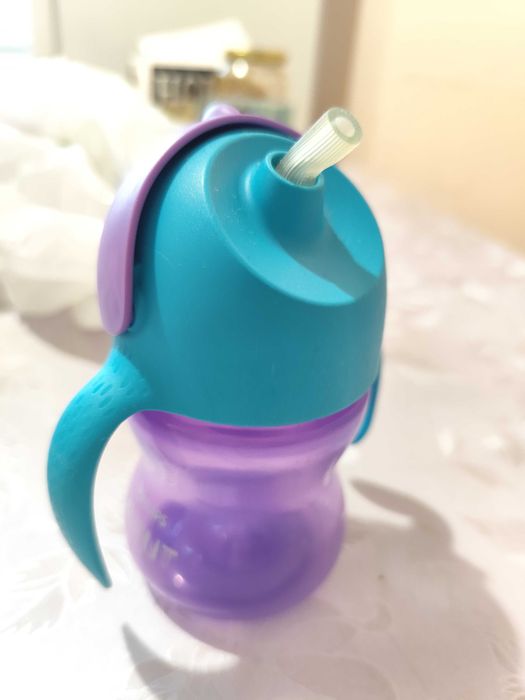 Шишета и неразливащи се чаши