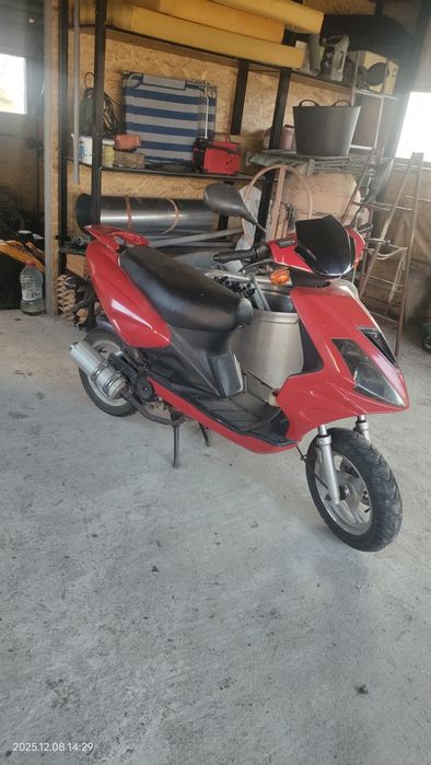 Vând scuter 49cm 4 timpi stare buna