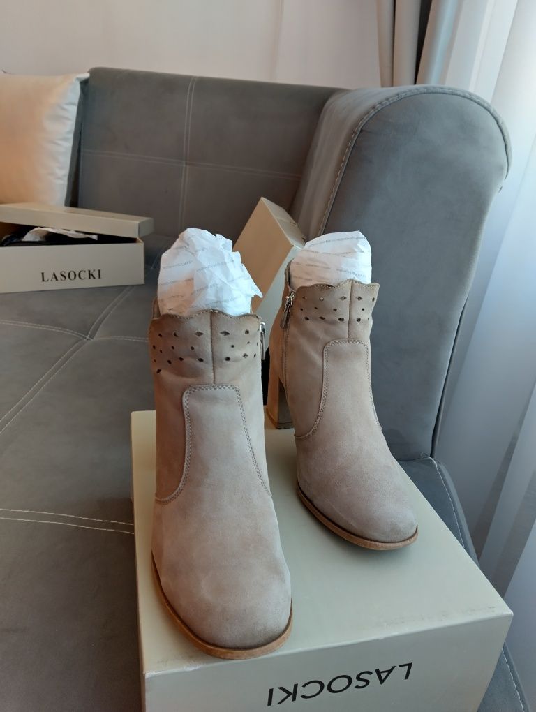 Боти Lasocki - бежови, естествена кожа