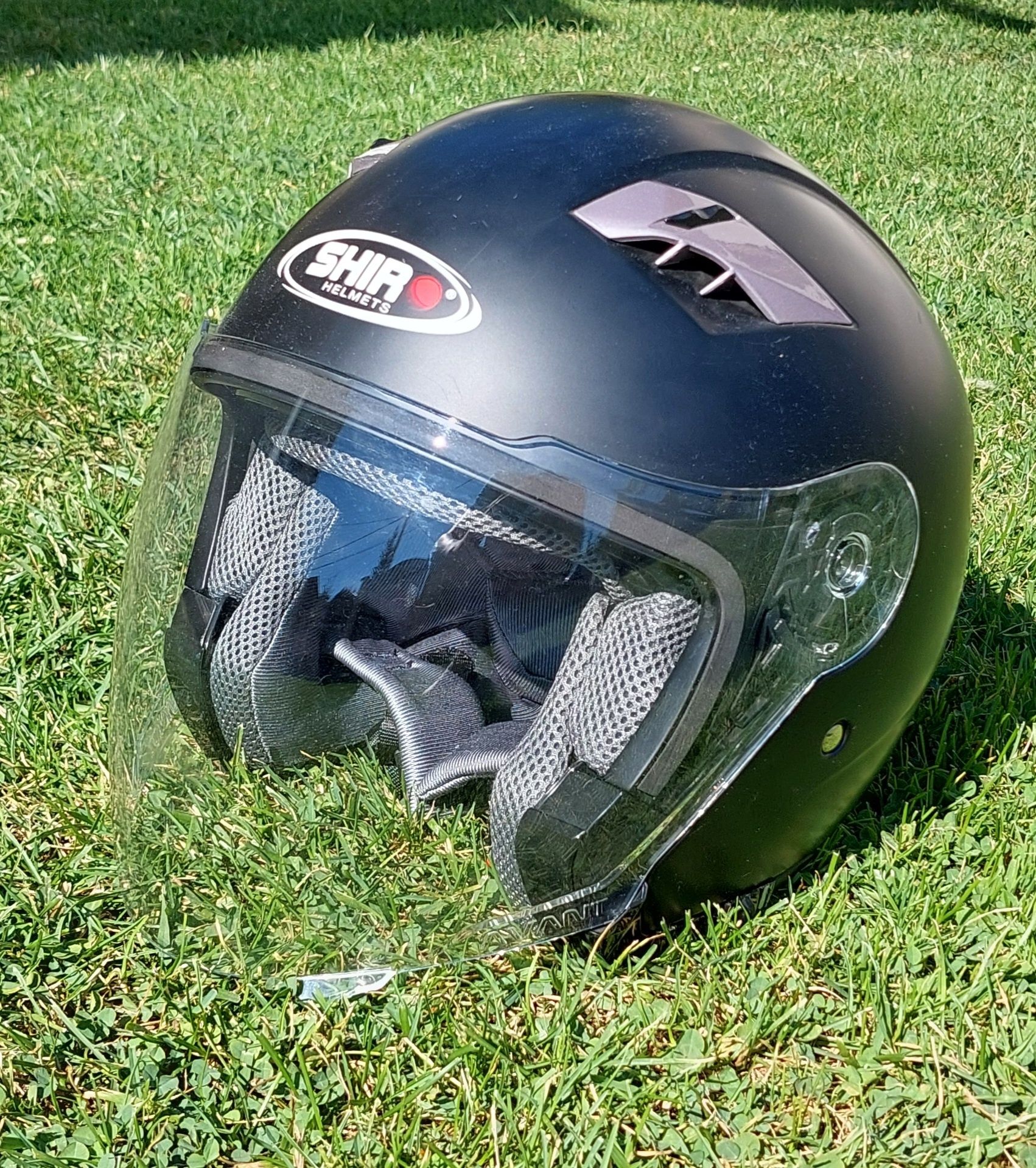 Каска за скутери или мотори Shiro Helmets