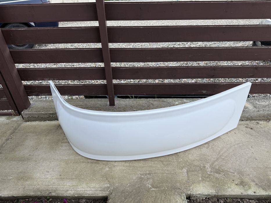 Vand cada pe colt in perfecta stare cu suporti si laterala