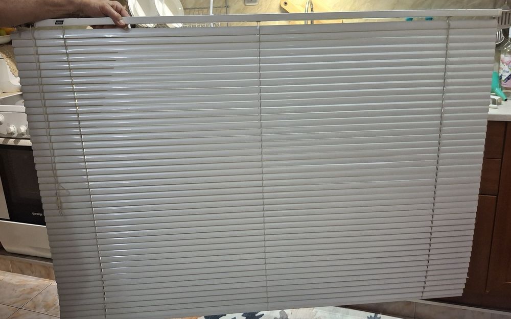 Бели алуминиеви щори