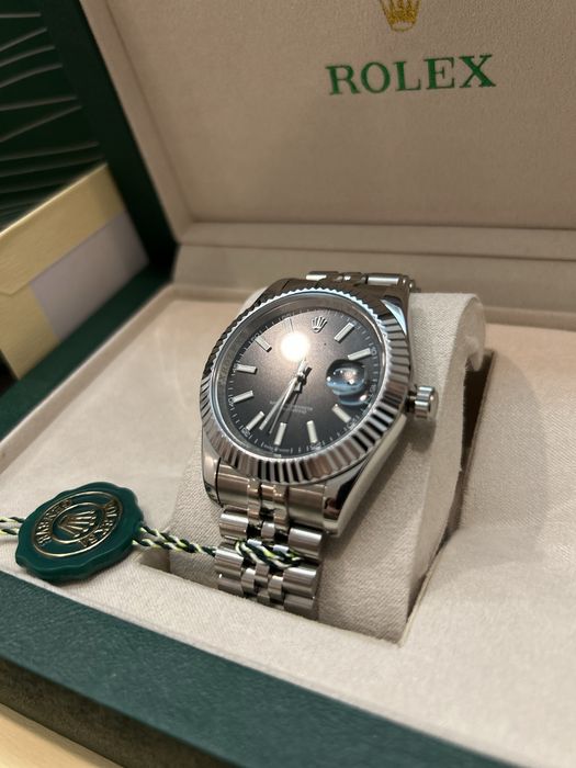 Часы Rolex Datejust — стиль и точность без переплаты