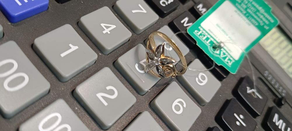 Кольцо 585 проба. Размер 18.5. вес 2.5. новое.