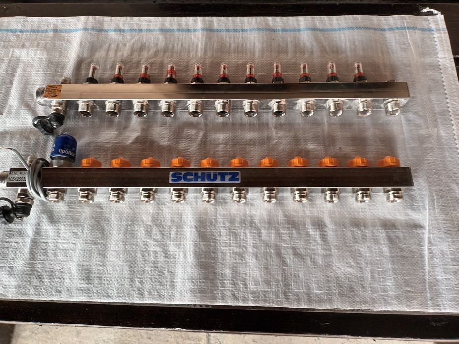 Vând distribuitor cu12 grupuri pentru încălzire în pardoseala