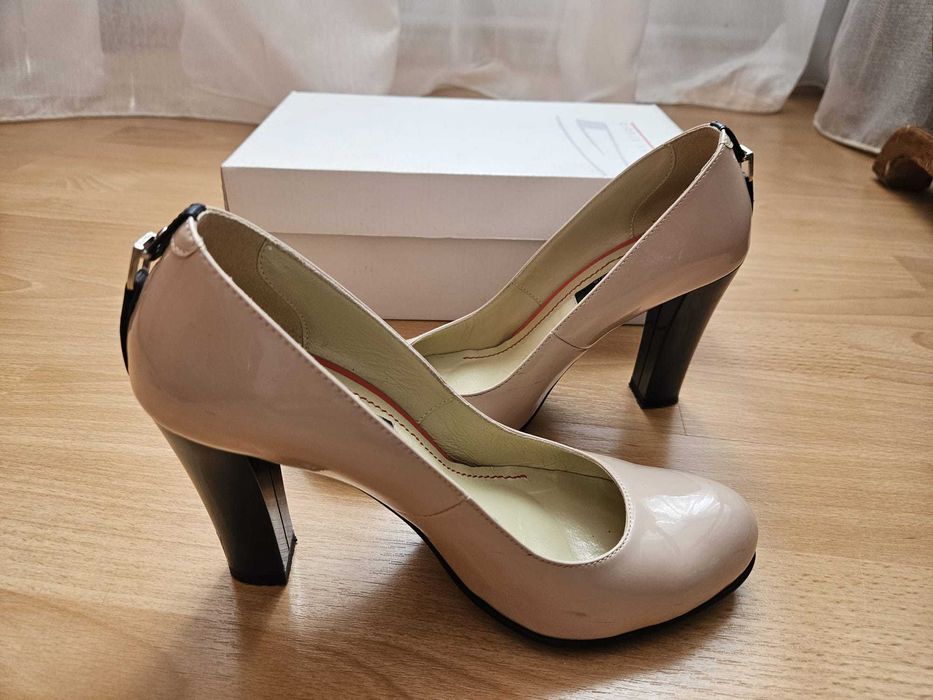 Pantofi lac nude de ocazie