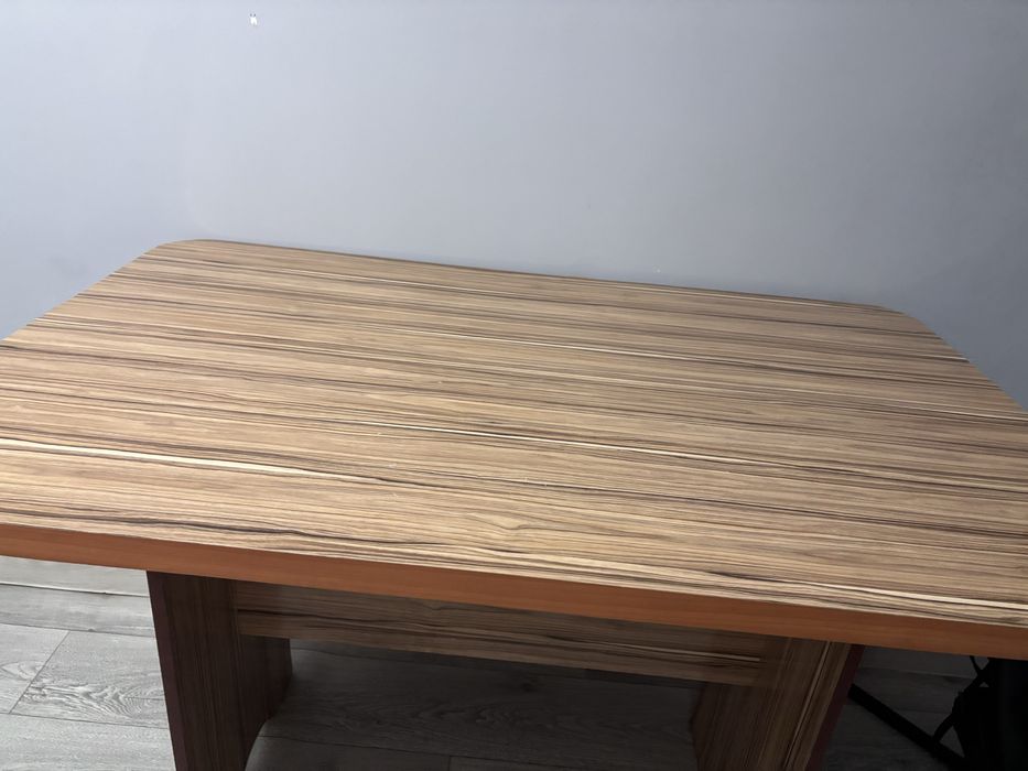 Стол кухонный в идеальном состоянии