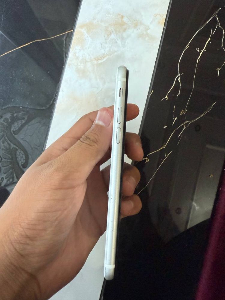 iPhone se2 128gb oq белый