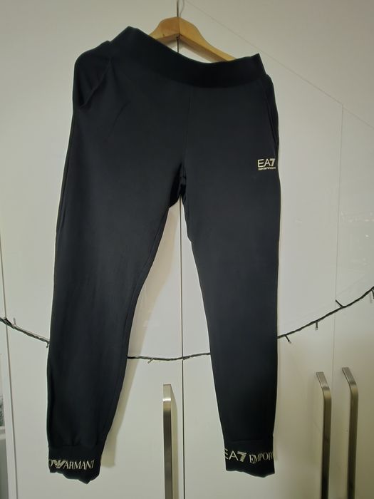 Спортен екип с качулка EA7