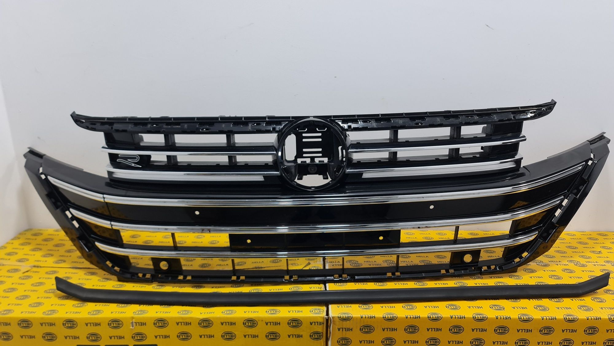 Grila masca radiator R line VW Arteon facelift led drl