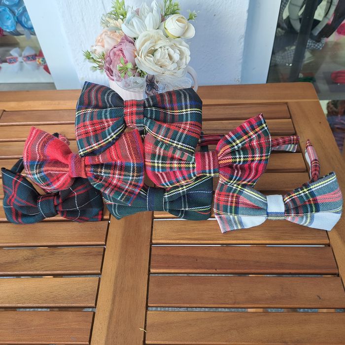 Аксесоари за коса в каре