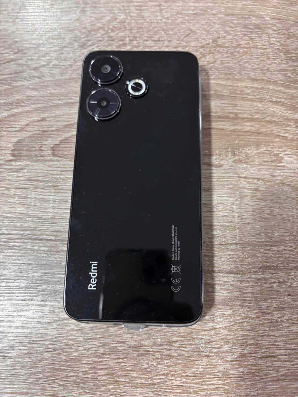 Продавам Мобилен Телефон Redmi 13