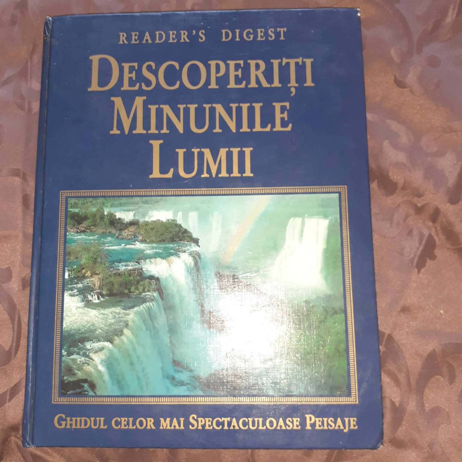 Descoperiți minunile lunii  o descoperire fascinantă