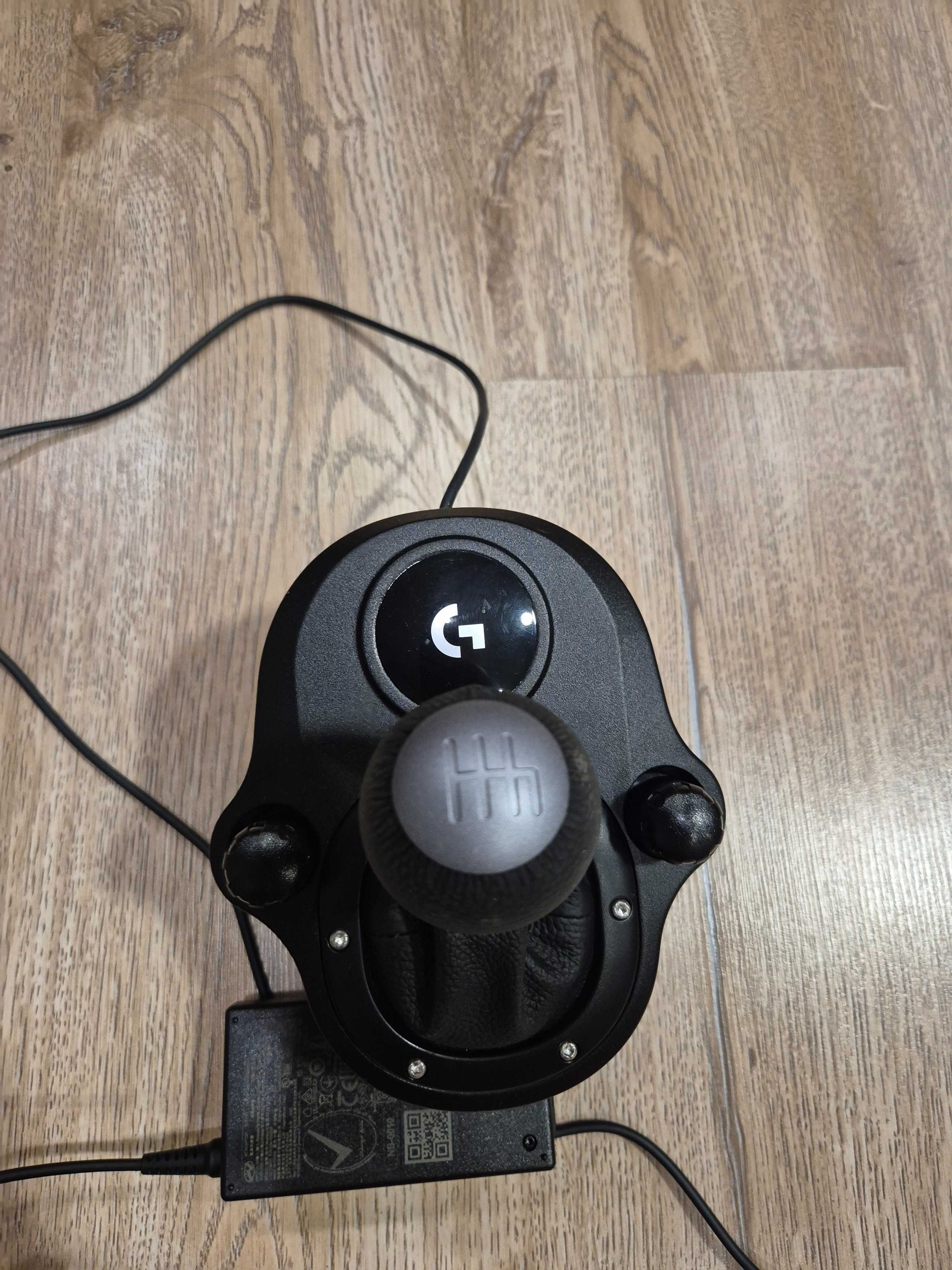Logitech G29 волан с скоростен лост.