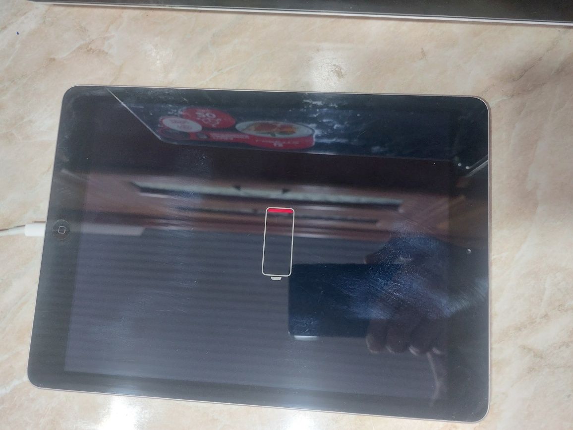 Планшет IPad air a1474