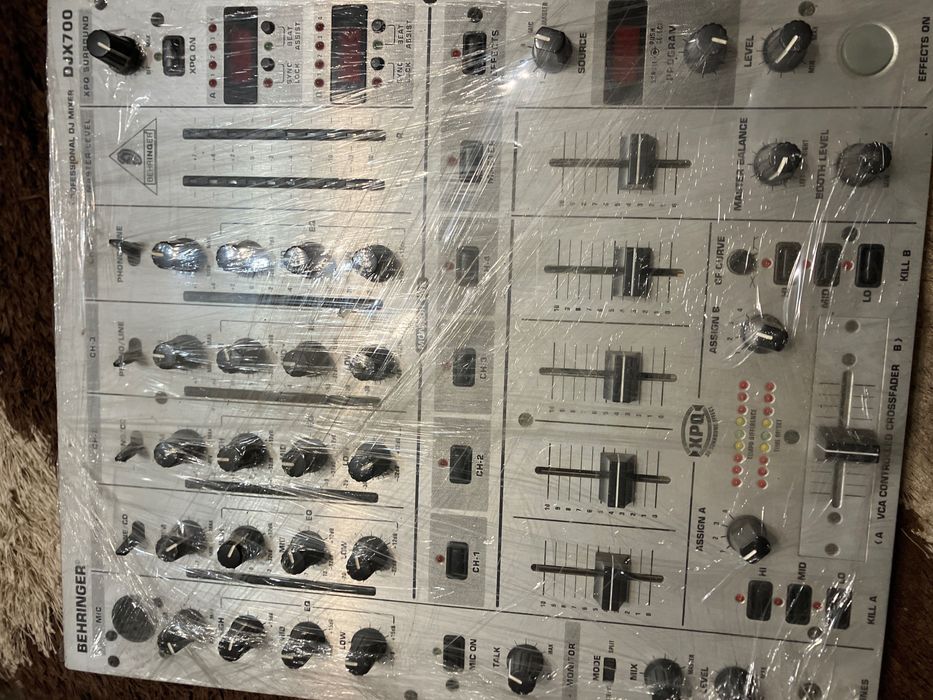 Behringer Professional DJ Mixer DJX700