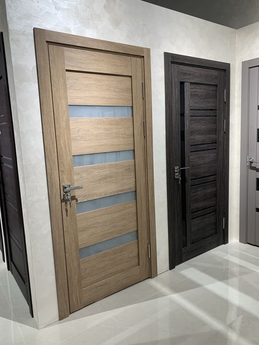 Vitrina eshiklar sotiladi