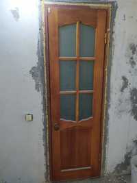 Продам межкомнатную деревянную дверь