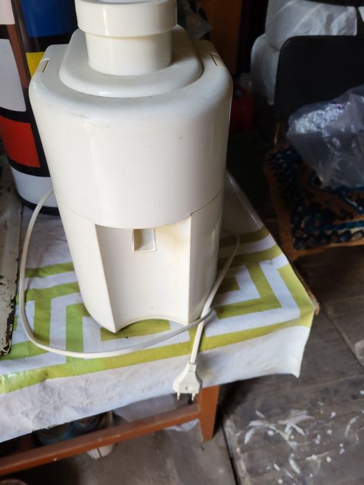 Соковыжималка электрическая.