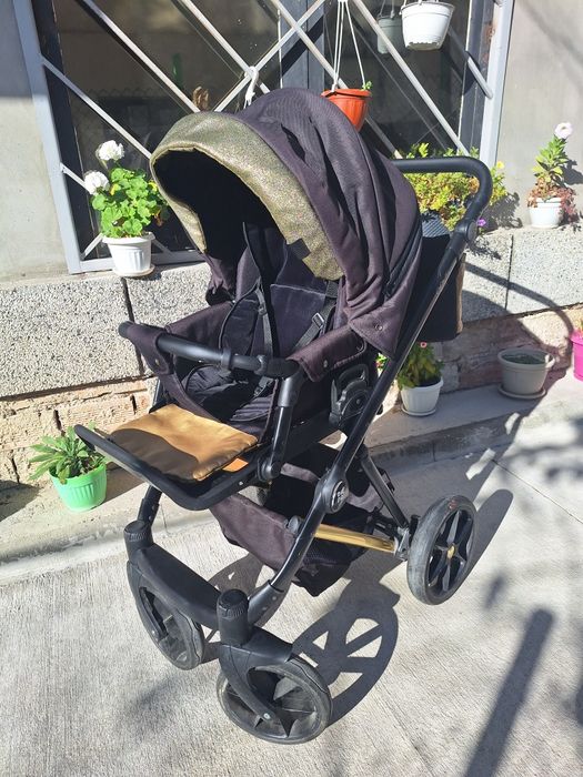 Бебешка  количка черно и златно