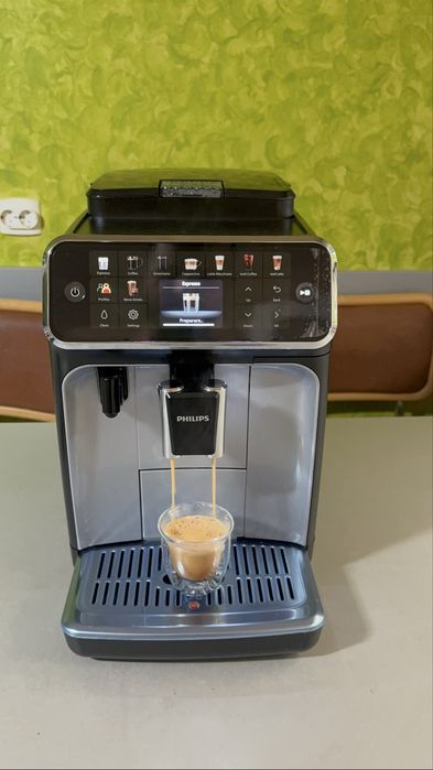 Expresor/aparat de cafea Philips Latte Go seria 5500