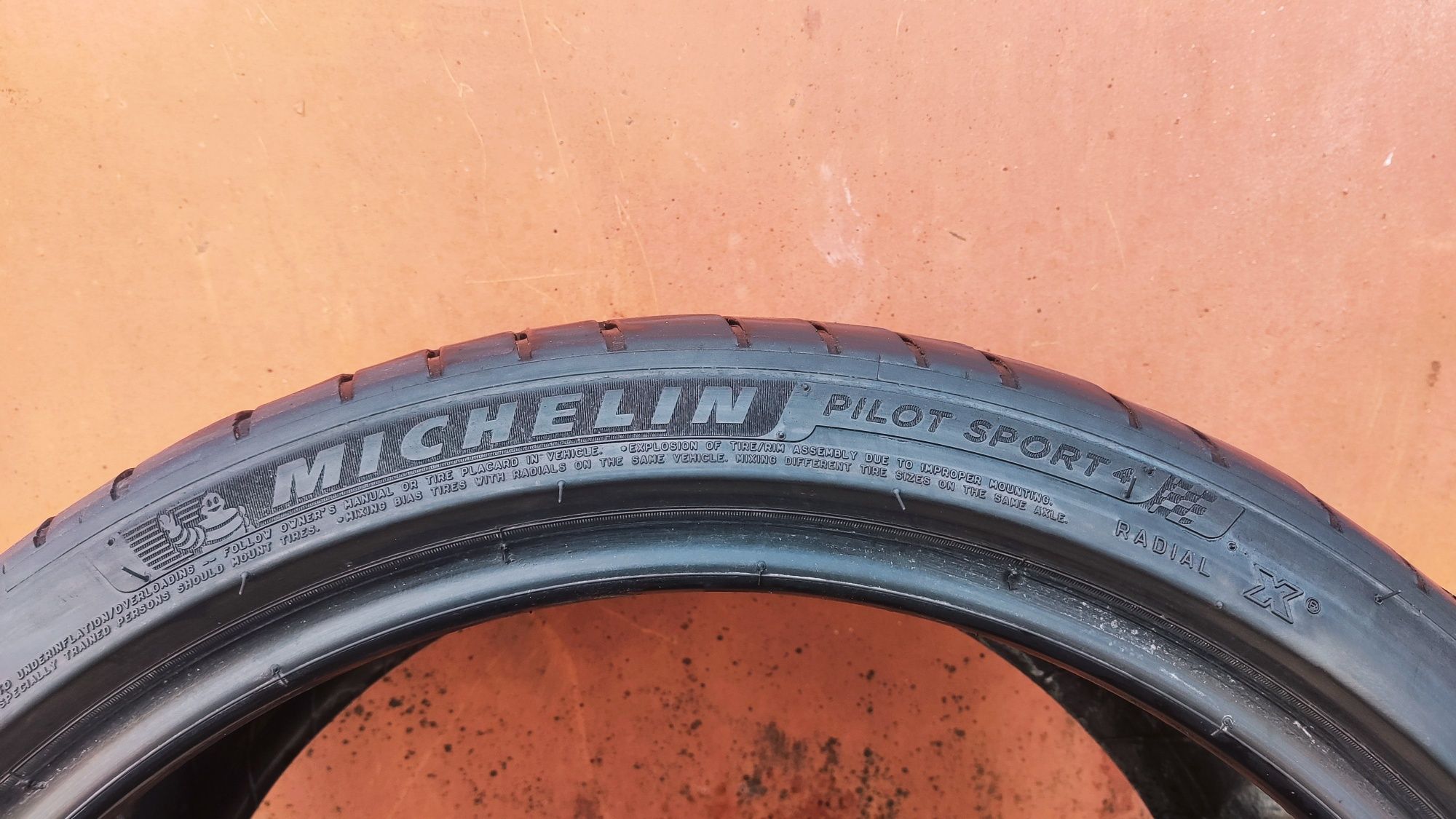 1брой лятна гума 255/35/19 Michelin Pilot Sport 4 
6.58mm
Добро състоя