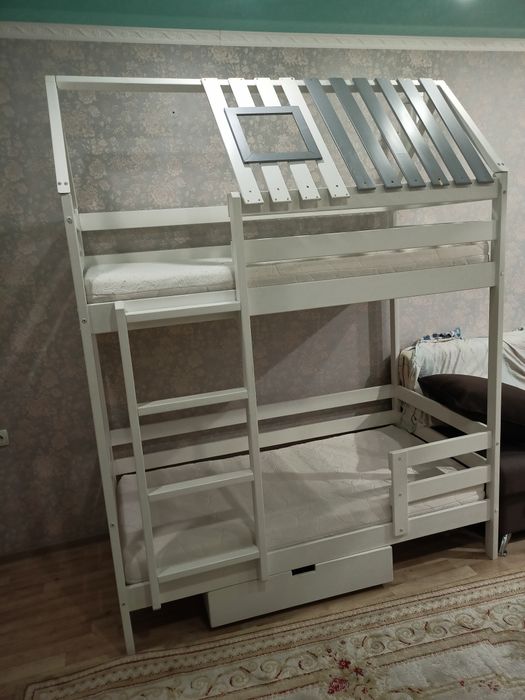 Продам кровать домик