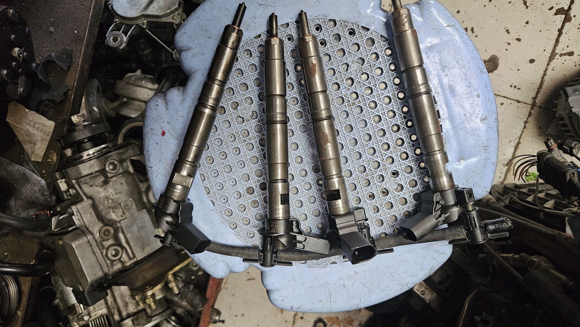 Инжекторни Дюзи за VW,AUDI,SEAT,SKOD 2.0 TDI BOSCH  03L