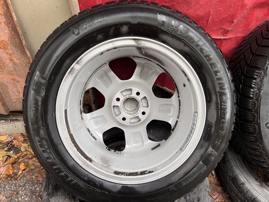 Джанти за Dacia Оригинални 15” 4x100 6j ET40 с зимни гуми Мишелин