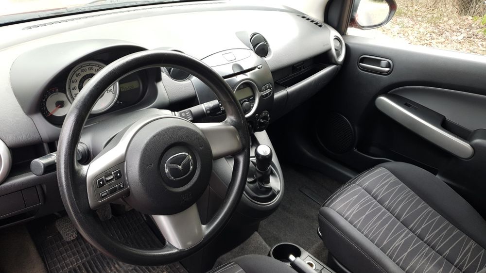 Mazda 2 , 1.3 benzina , 75 cp , An 2010 !