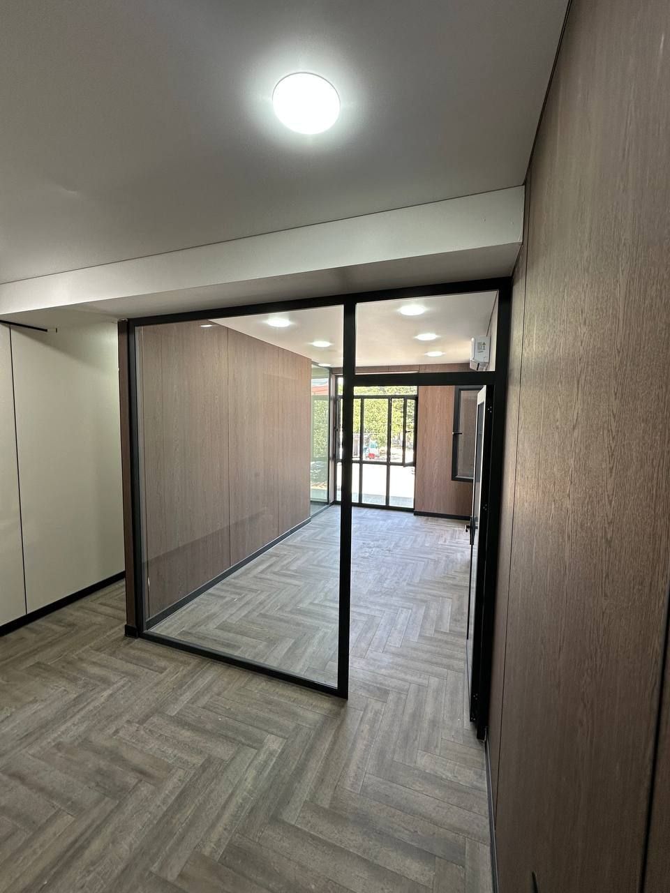Аренда помещения с площадью 405 м². 11 кабинетов. Центр Луначарского.