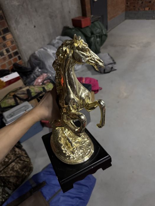 Лошадь сувенирная золотая