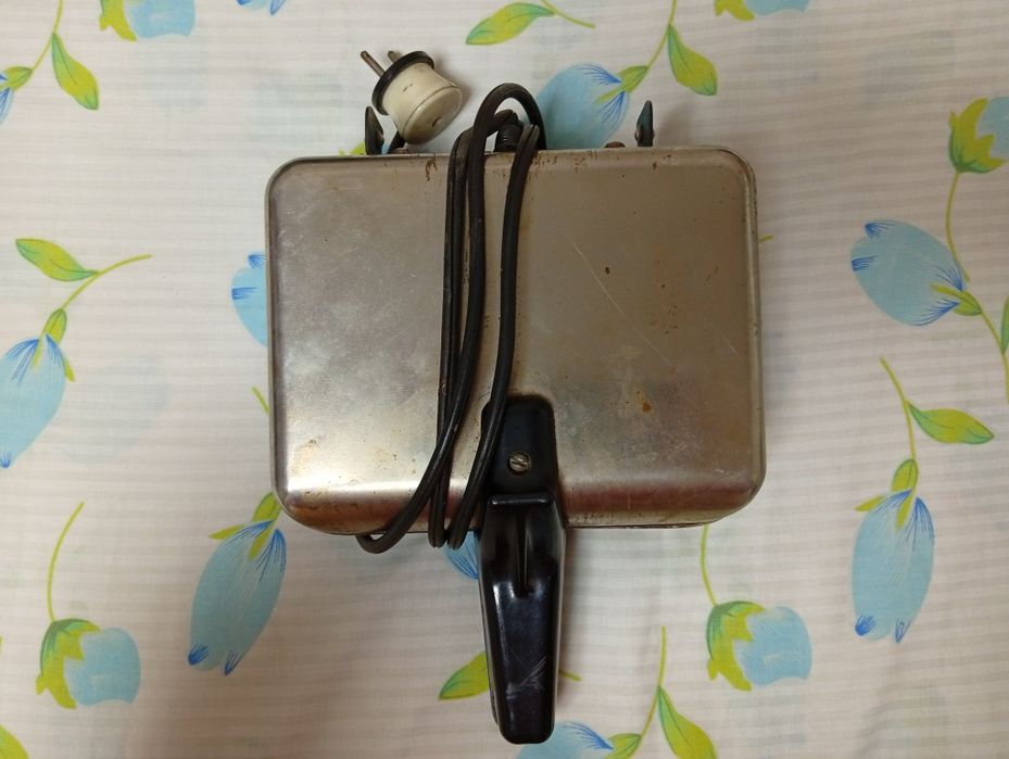 Продам вафельницу СССР 10000