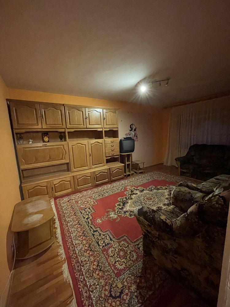 Inchiriez apartament zona Decebal cu 3 camere, decomandat